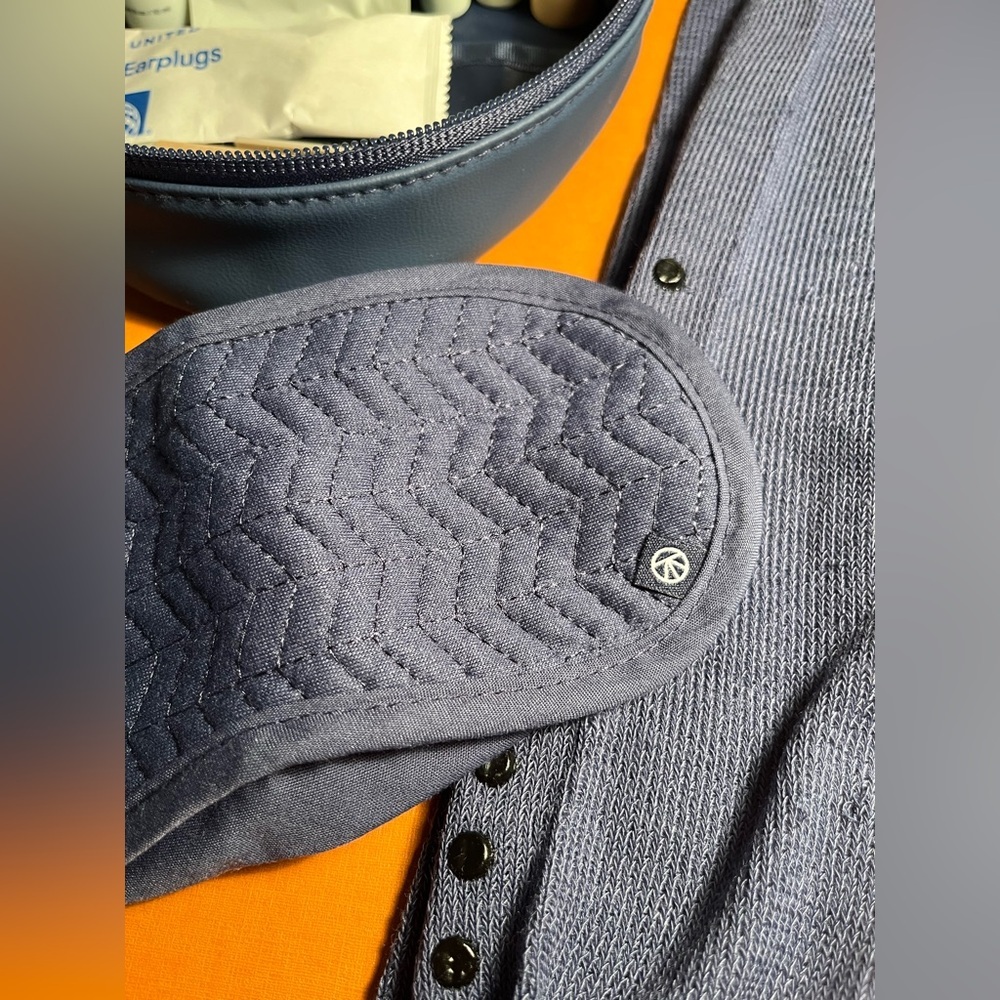 Therabody Travel Massage Kit in Blue collab with united Airlines ✈️✈️✈️✈️✈️ - Picture 4 of 8